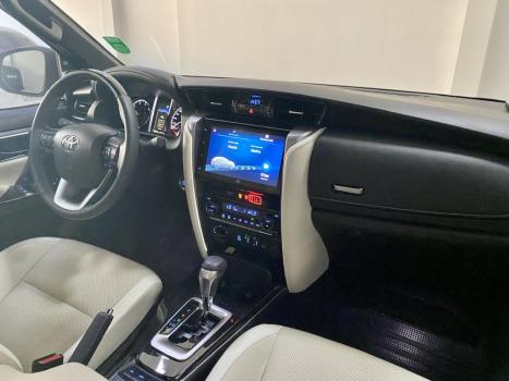 TOYOTA Hilux SW4 2.8 4P SRX 4X4 DIAMOND 7 LUGARES TURBO DIESEL AUTOMTICO, Foto 12