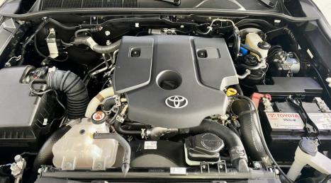 TOYOTA Hilux SW4 2.8 4P SRX 4X4 DIAMOND 7 LUGARES TURBO DIESEL AUTOMTICO, Foto 13