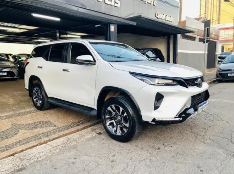 TOYOTA Hilux SW4 2.8 16V 4P SRX PLATINUM 4X4 7 LUGARES TURBO DIESEL AUTOMTICO, Foto 3