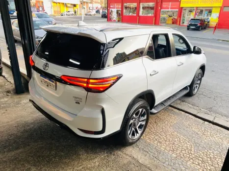 TOYOTA Hilux SW4 2.8 16V 4P SRX PLATINUM 4X4 7 LUGARES TURBO DIESEL AUTOMTICO, Foto 5