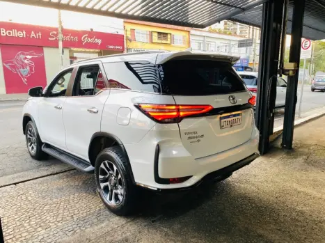 TOYOTA Hilux SW4 2.8 16V 4P SRX PLATINUM 4X4 7 LUGARES TURBO DIESEL AUTOMTICO, Foto 6