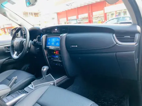 TOYOTA Hilux SW4 2.8 16V 4P SRX PLATINUM 4X4 7 LUGARES TURBO DIESEL AUTOMTICO, Foto 14