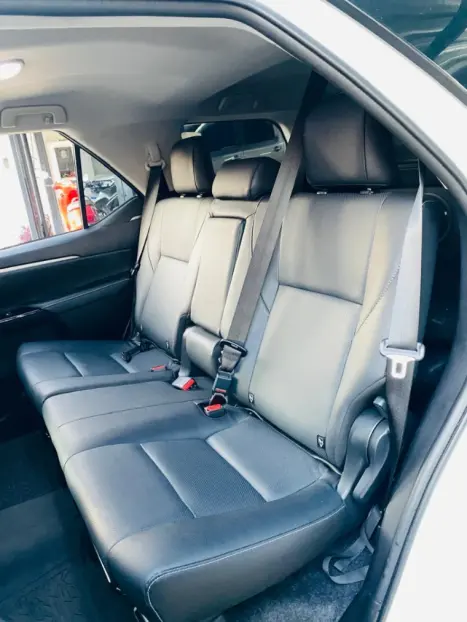 TOYOTA Hilux SW4 2.8 16V 4P SRX PLATINUM 4X4 7 LUGARES TURBO DIESEL AUTOMTICO, Foto 16