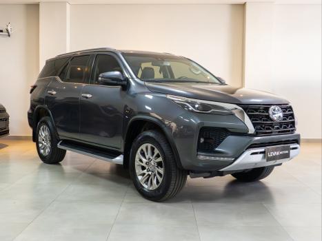 TOYOTA Hilux SW4 2.8 16V 4P SRX 4X4 7 LUGARES TURBO DIESEL AUTOMTICO, Foto 2