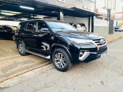 TOYOTA Hilux SW4 2.8 16V 4P SRX 4X4 7 LUGARES TURBO DIESEL AUTOMTICO, Foto 3