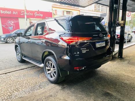 TOYOTA Hilux SW4 2.8 16V 4P SRX 4X4 7 LUGARES TURBO DIESEL AUTOMTICO, Foto 6
