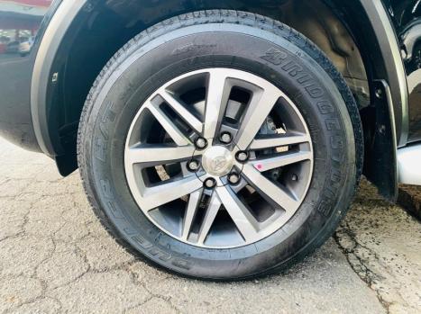 TOYOTA Hilux SW4 2.8 16V 4P SRX 4X4 7 LUGARES TURBO DIESEL AUTOMTICO, Foto 10