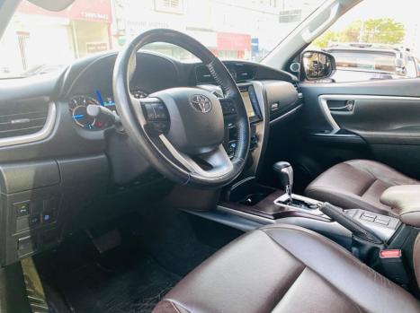 TOYOTA Hilux SW4 2.8 16V 4P SRX 4X4 7 LUGARES TURBO DIESEL AUTOMTICO, Foto 13