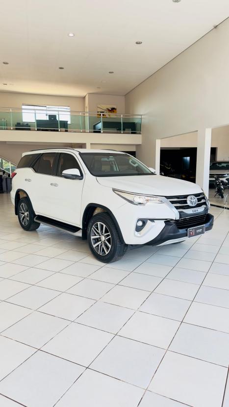 TOYOTA Hilux SW4 2.8 16V 4P SRX 4X4 7 LUGARES TURBO DIESEL AUTOMTICO, Foto 1