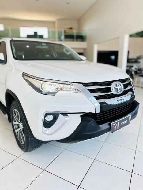TOYOTA Hilux SW4 2.8 16V 4P SRX 4X4 7 LUGARES TURBO DIESEL AUTOMTICO, Foto 2