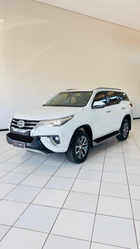 TOYOTA Hilux SW4 2.8 16V 4P SRX 4X4 7 LUGARES TURBO DIESEL AUTOMTICO, Foto 9