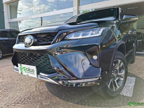 TOYOTA Hilux SW4 2.8 4P SRX 4X4 DIAMOND 7 LUGARES TURBO DIESEL AUTOMTICO, Foto 1