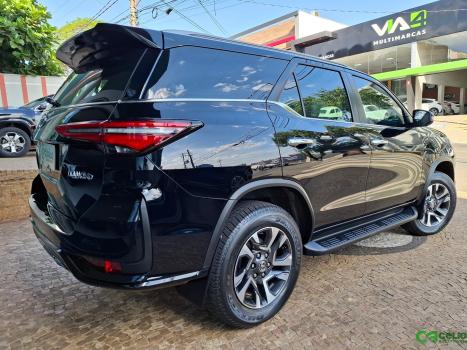 TOYOTA Hilux SW4 2.8 4P SRX 4X4 DIAMOND 7 LUGARES TURBO DIESEL AUTOMTICO, Foto 6