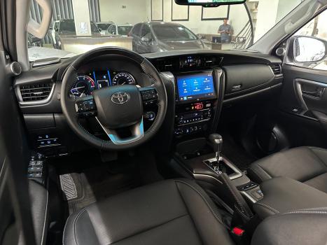 TOYOTA Hilux SW4 2.8 16V 4P SRX PLATINUM 4X4 7 LUGARES TURBO DIESEL AUTOMTICO, Foto 13