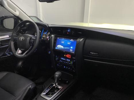 TOYOTA Hilux SW4 2.8 16V 4P SRX PLATINUM 4X4 7 LUGARES TURBO DIESEL AUTOMTICO, Foto 6