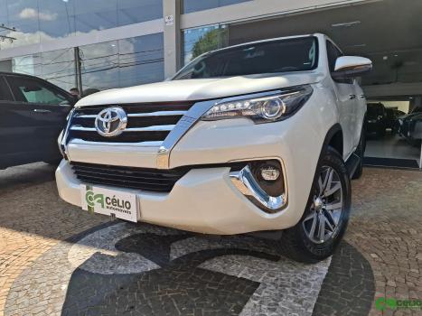 TOYOTA Hilux SW4 2.8 4P SRX 4X4 TURBO DIESEL AUTOMTICO, Foto 1