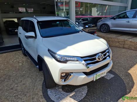 TOYOTA Hilux SW4 2.8 4P SRX 4X4 TURBO DIESEL AUTOMTICO, Foto 5