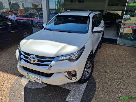 TOYOTA Hilux SW4 2.8 4P SRX 4X4 TURBO DIESEL AUTOMTICO, Foto 6
