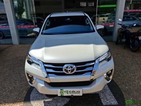 TOYOTA Hilux SW4 2.8 4P SRX 4X4 TURBO DIESEL AUTOMTICO, Foto 11