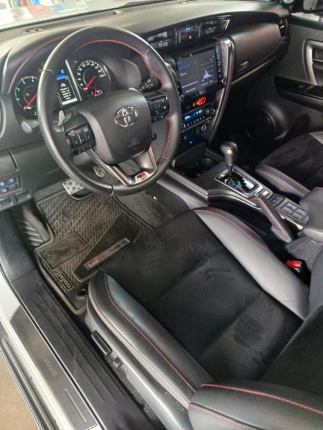 TOYOTA Hilux SW4 2.8 16V 4P SRX 4X4 7 LUGARES TURBO DIESEL AUTOMTICO, Foto 4
