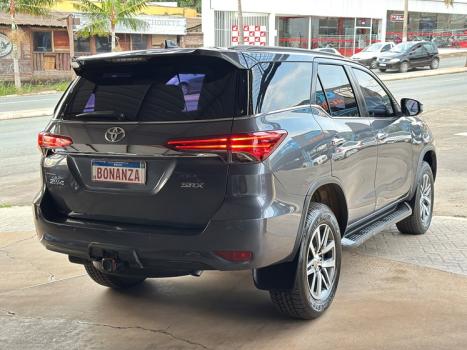 TOYOTA Hilux SW4 2.8 16V 4P SRX 4X4 7 LUGARES TURBO DIESEL AUTOMTICO, Foto 4