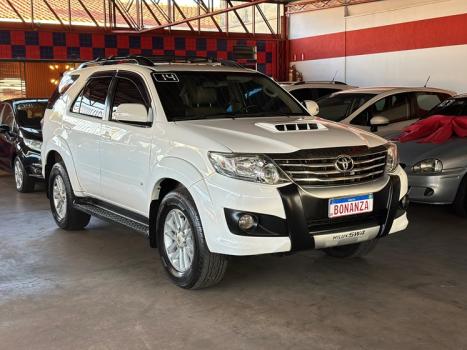 TOYOTA Hilux SW4 3.0 16V 4P SRV 4X4 7 LUGARES TURBO DIESEL AUTOMTICO, Foto 1