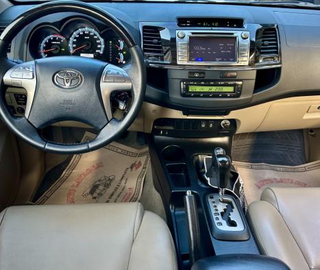 TOYOTA Hilux SW4 3.0 16V 4P SRV 4X4 7 LUGARES TURBO DIESEL AUTOMTICO, Foto 6