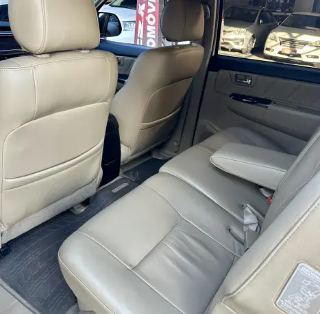TOYOTA Hilux SW4 3.0 16V 4P SRV 4X4 7 LUGARES TURBO DIESEL AUTOMTICO, Foto 10