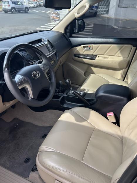 TOYOTA Hilux SW4 3.0 16V 4P SRV 4X4 7 LUGARES TURBO DIESEL AUTOMTICO, Foto 7