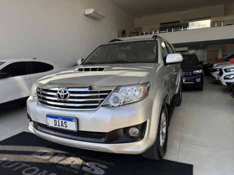 TOYOTA Hilux SW4 3.0 16V 4P SRV 4X4 7 LUGARES TURBO DIESEL AUTOMTICO, Foto 2