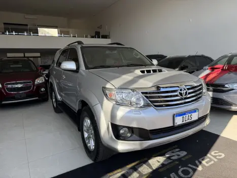 TOYOTA Hilux SW4 3.0 16V 4P SRV 4X4 7 LUGARES TURBO DIESEL AUTOMTICO, Foto 3