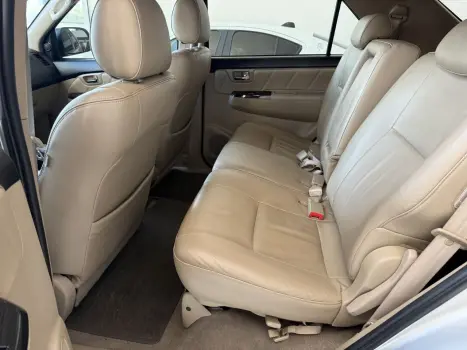 TOYOTA Hilux SW4 3.0 16V 4P SRV 4X4 7 LUGARES TURBO DIESEL AUTOMTICO, Foto 8