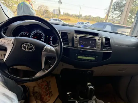 TOYOTA Hilux SW4 3.0 16V 4P SRV 4X4 7 LUGARES TURBO DIESEL AUTOMTICO, Foto 9