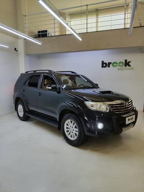 TOYOTA Hilux SW4 3.0 16V 4P SRV 4X4 7 LUGARES TURBO DIESEL AUTOMTICO, Foto 1