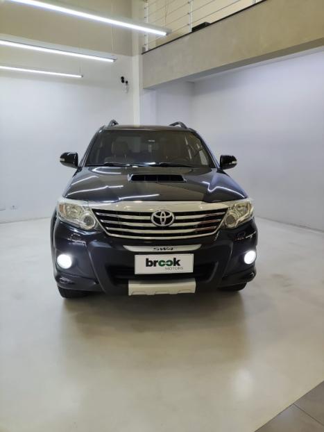 TOYOTA Hilux SW4 3.0 16V 4P SRV 4X4 7 LUGARES TURBO DIESEL AUTOMTICO, Foto 2