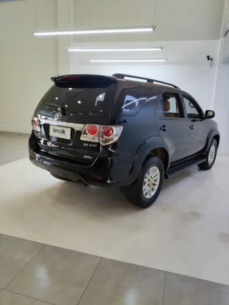 TOYOTA Hilux SW4 3.0 16V 4P SRV 4X4 7 LUGARES TURBO DIESEL AUTOMTICO, Foto 4