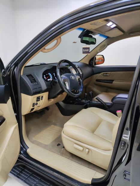 TOYOTA Hilux SW4 3.0 16V 4P SRV 4X4 7 LUGARES TURBO DIESEL AUTOMTICO, Foto 7
