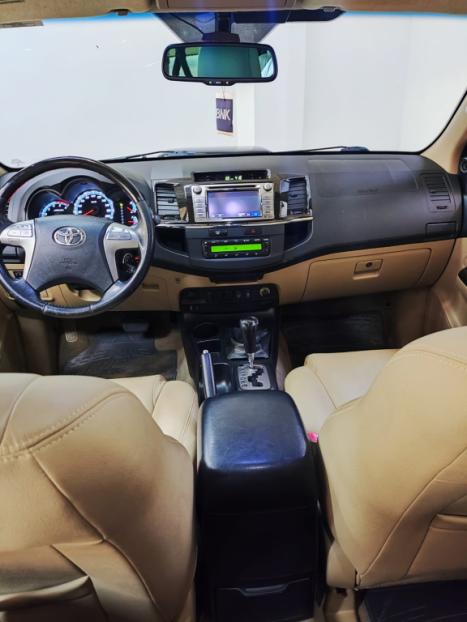 TOYOTA Hilux SW4 3.0 16V 4P SRV 4X4 7 LUGARES TURBO DIESEL AUTOMTICO, Foto 9