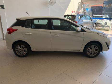 TOYOTA Yaris Hatch 1.5 16V 4P FLEX XL PLUS CONNECT MULTIDRIVE AUTOMÁTICO CVT, Foto 8
