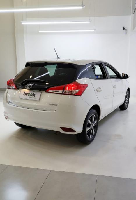 TOYOTA Yaris Hatch 1.5 16V 4P FLEX XS MULTIDRIVE AUTOMTICO CVT, Foto 3