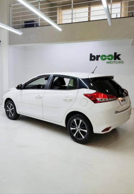 TOYOTA Yaris Hatch 1.5 16V 4P FLEX XS MULTIDRIVE AUTOMTICO CVT, Foto 4