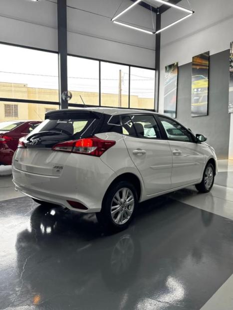 TOYOTA Yaris Hatch 1.3 16V 4P FLEX XL PLUS TECH MULTIDRIVE AUTOMTICO CVT, Foto 6