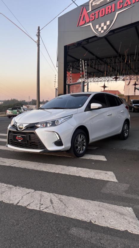TOYOTA Yaris Hatch 1.5 16V 4P FLEX XS CONNECT MULTIDRIVE AUTOMTICO CVT, Foto 2