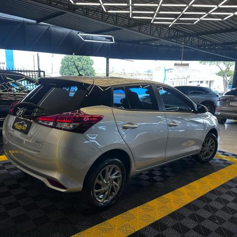 TOYOTA Yaris Hatch 1.5 16V 4P FLEX XS MULTIDRIVE AUTOMTICO CVT, Foto 5
