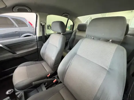 VOLKSWAGEN Polo Sedan 1.6 4P, Foto 6