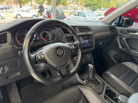VOLKSWAGEN Tiguan 1.4 250 TSI TOTAL FLEX ALLSPACE COMFORTLINE TURBO AUTOMTICO TIPTRONIC, Foto 15