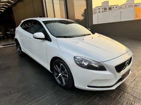 VOLVO V40 2.0 4P T4 KINETIC TURBO AUTOMTICO, Foto 3