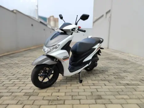 YAMAHA Fluo 125 ABS, Foto 4