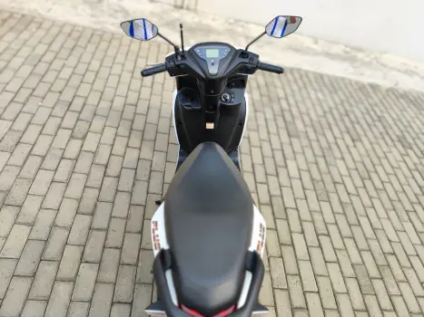 YAMAHA Fluo 125 ABS, Foto 6