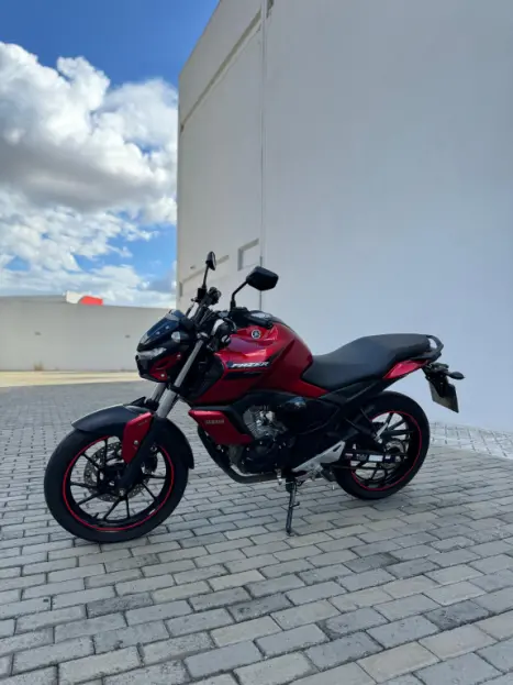 YAMAHA FZ 15 ABS, Foto 2